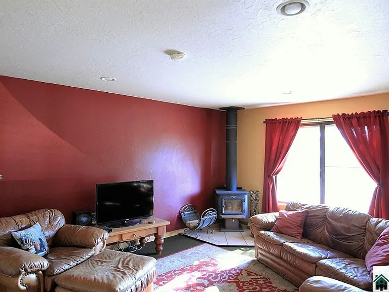 1932 NE 6th St — Photo 6