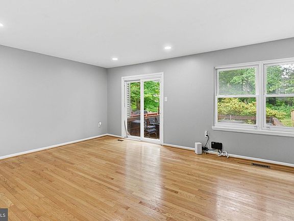 5th image of 11807 Summer Oak Dr