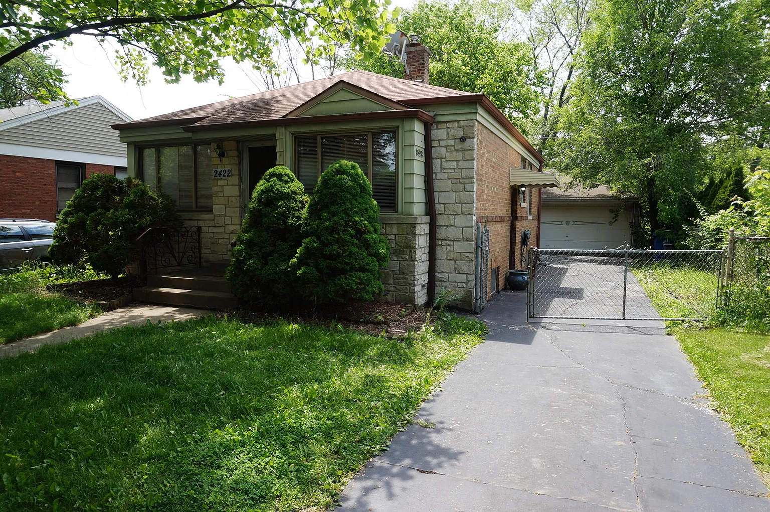 2422 Westbrook Dr photo 1