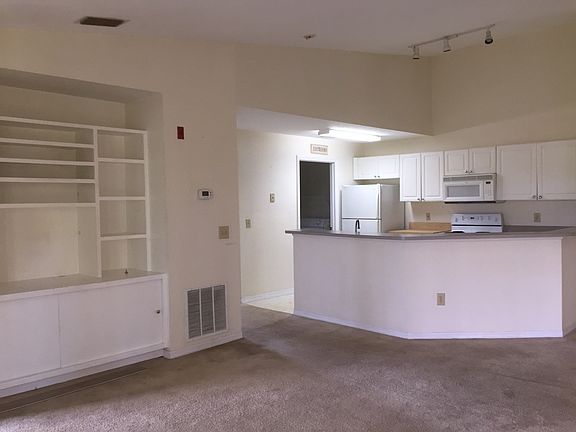 5th image of 17215 Harbour Vista Cir