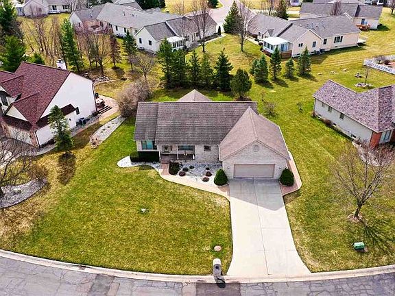 2nd image of 7075 Woods West Dr