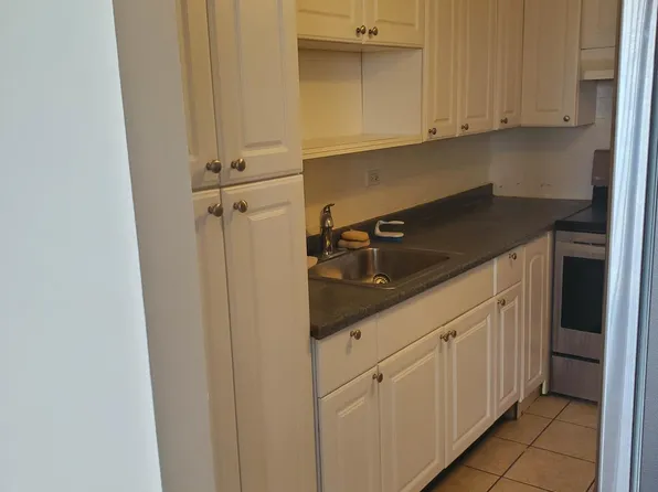 4300 W Ford City Dr APT 710, Chicago, IL 60652