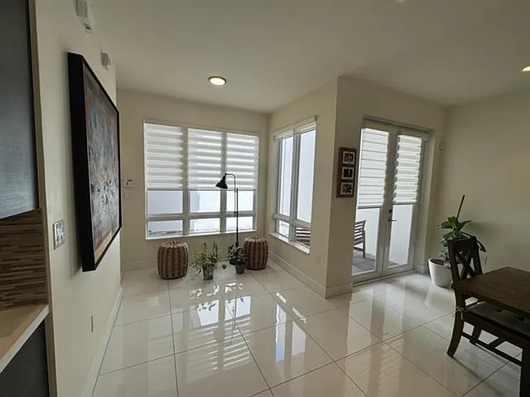 6361 NW 103rd Psge #Townhouse 6361 — Photo 10