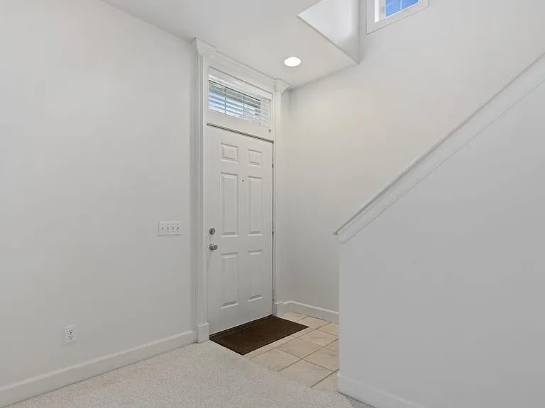1588 Oak St — Photo 2