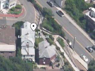 4 Valley Pl, Edgewater, NJ 07020
