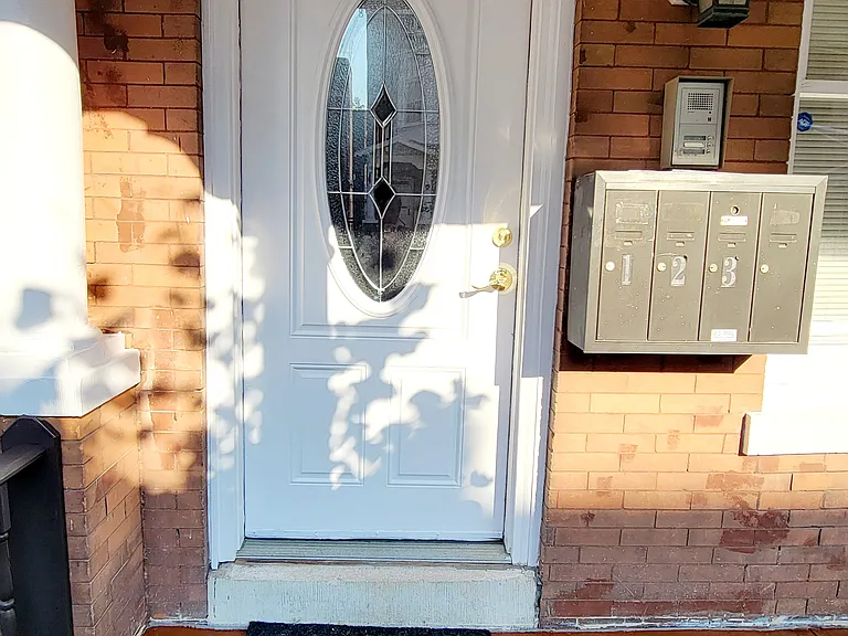 215 Buckingham Pl #2F — Photo 2