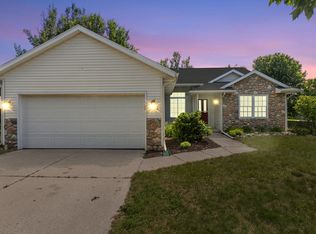 187 Riverwood Dr, Middleville, MI 49333