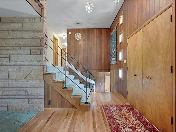 3rd image of 368 Forest Dr