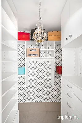 Sold by Triplemint | media 15