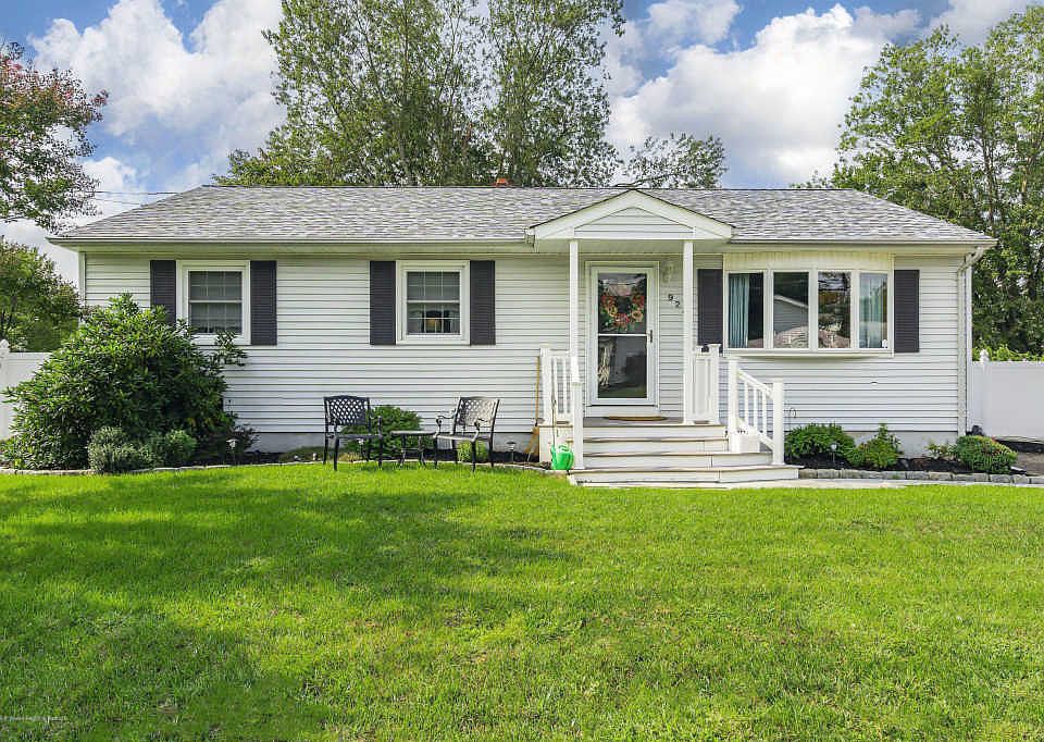 1st image of 924 Beachwood Blvd