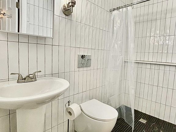 4th image of 8 E Hamilton St