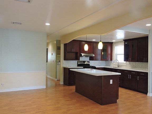 5th image of 512 Hermitage Pl