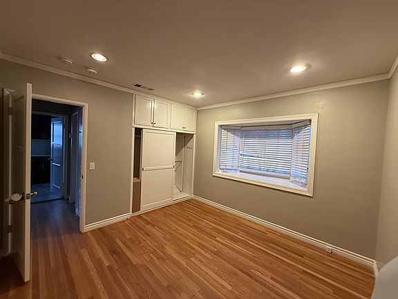 4th image of 10901 Huston St #1