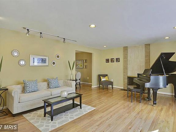 3rd image of 6014 Lebanon Dr