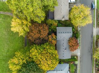 7555 SW Hillcrest Pl, Beaverton, OR 97008