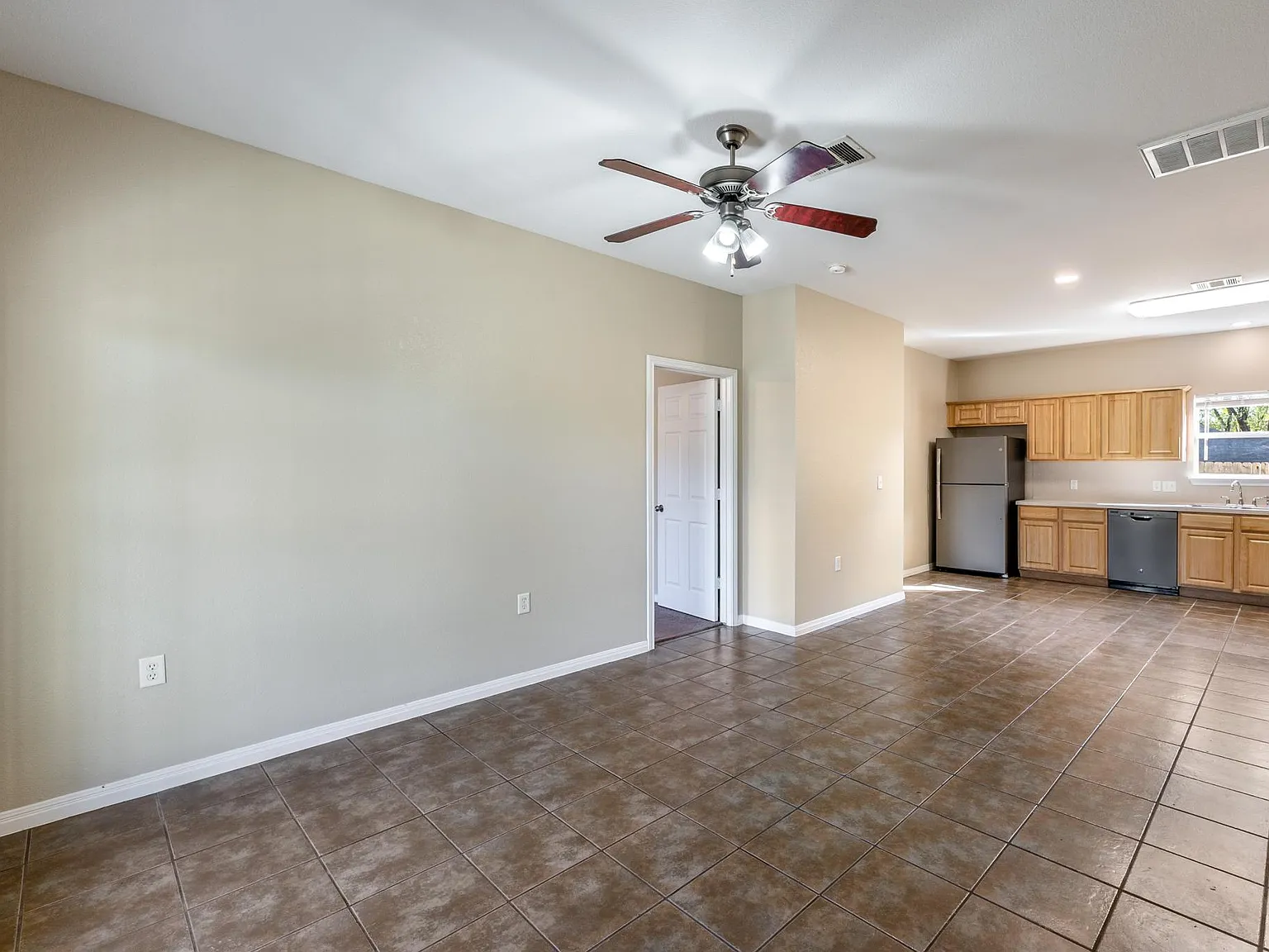1311 E M Franklin Ave — Photo 4