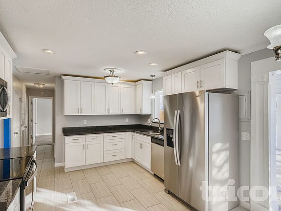 5th image of 3222 Greenwood Cir