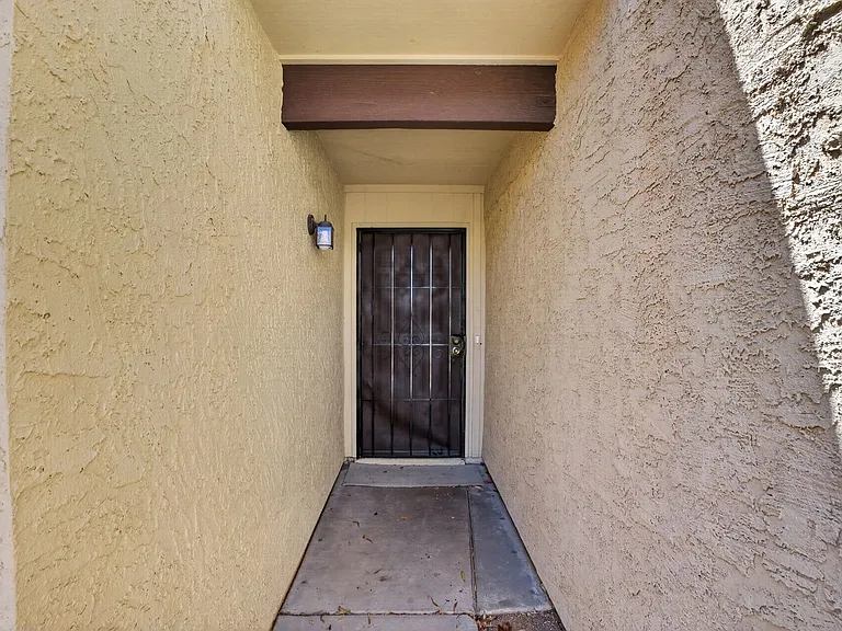 517 W Duke Dr — Photo 38