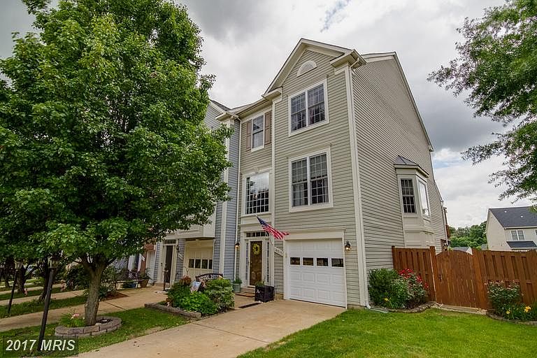 Beautiful End Unit Town home