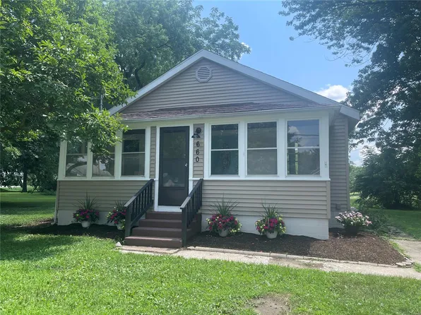 660 E Warren St, Bunker Hill, IL 62014