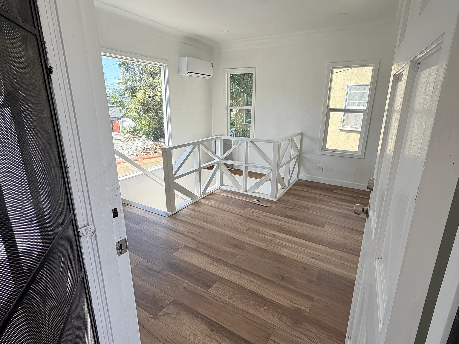 1836 Lansdowne Ave — Photo 1