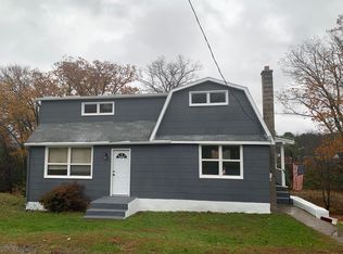 63 Maplewood Ave, Dallas, PA 18612