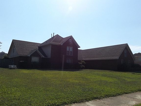 3rd image of 1898 Oak Springs Dr