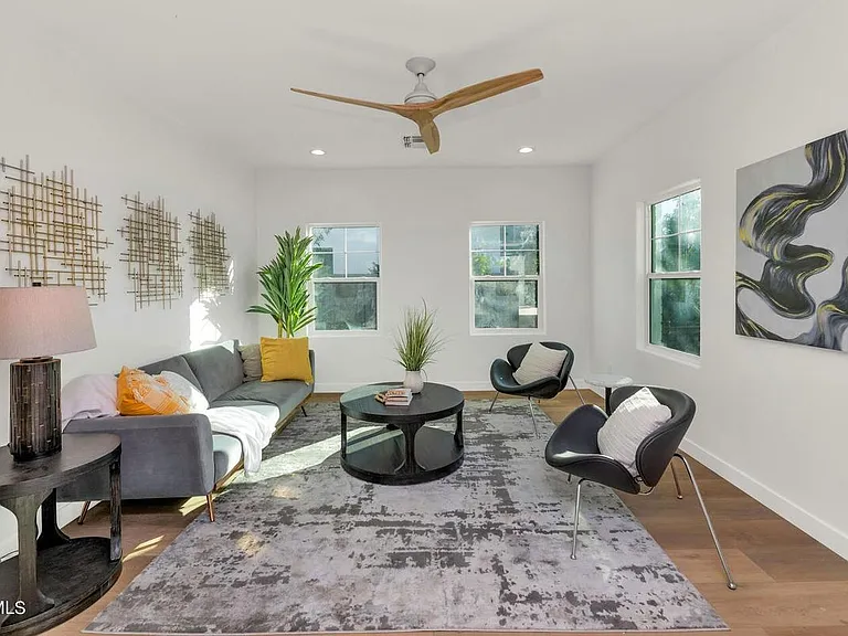 938 E Coronado Rd — Photo 6