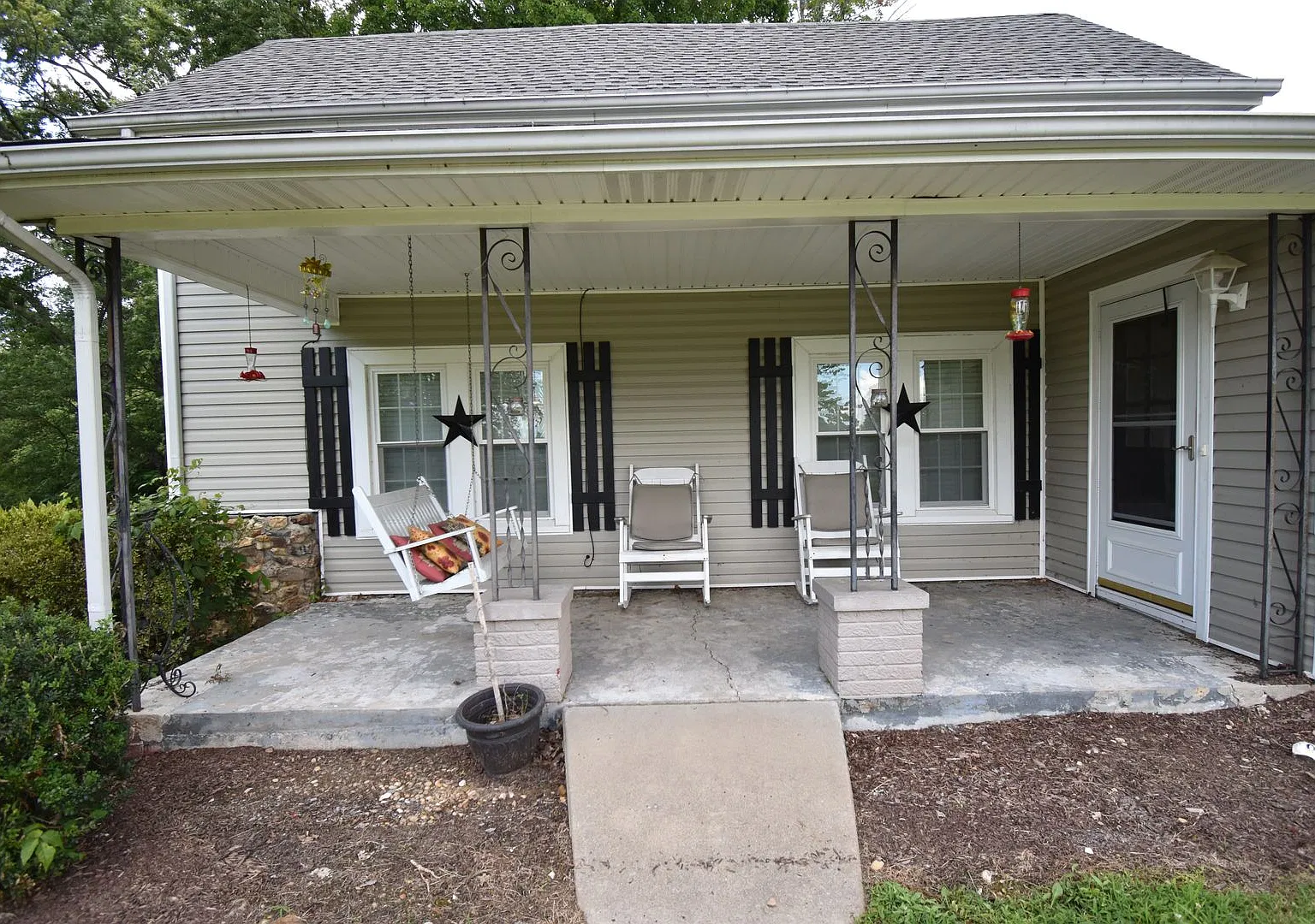 2 Bedroom Home For Rent in The County! — Photo 2