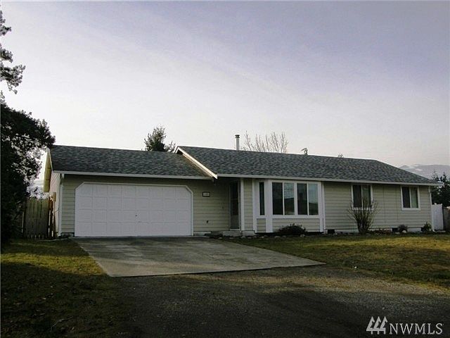 1st image of 105 NW Circle View Dr