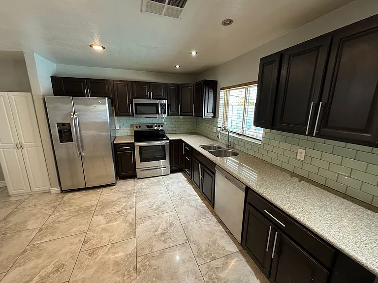 1890 E Aspen Dr — Photo 9