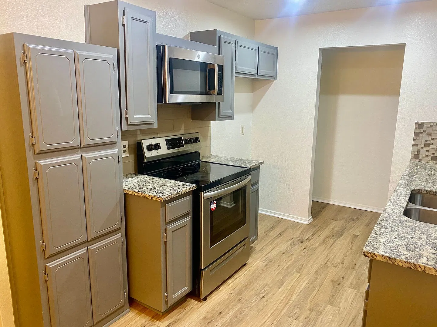 Beautiful updated single story duplex in NRH — Photo 4