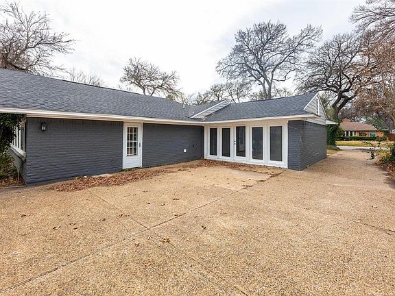 2nd image of 3114 Medina Dr