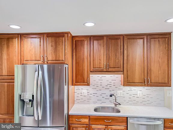 5th image of 2211 Nobehar Dr