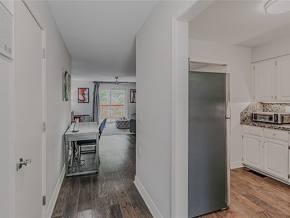 2nd image of 40 Abingdon Ln