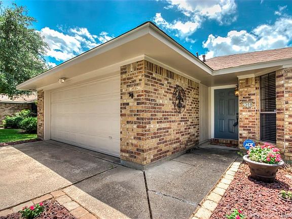 2nd image of 2508 Palmetto Dr