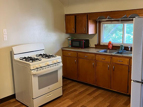 2nd image of 641 E 25th St Floor 2