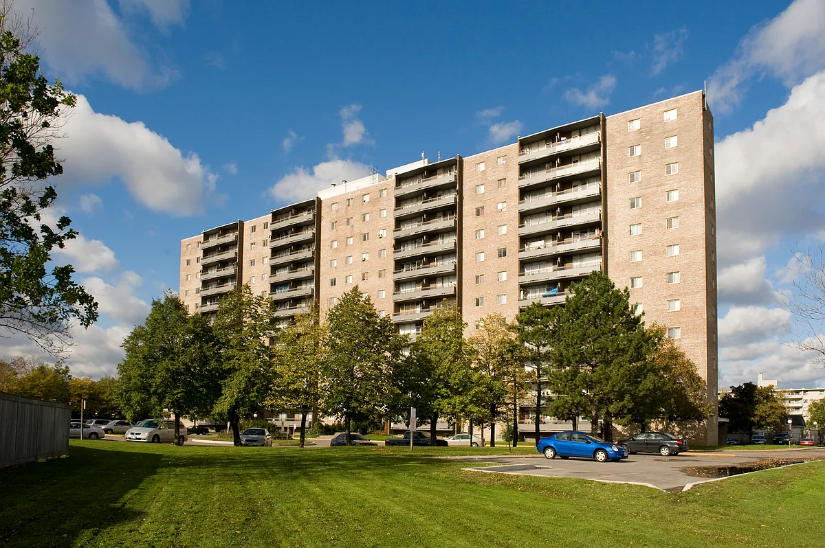 Building Photo - 165 Kennedy Rd S