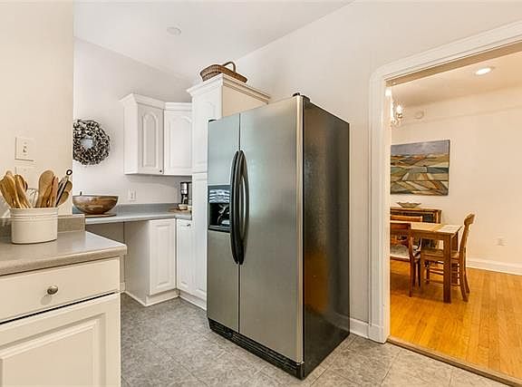 3rd image of 30 Maryland Dr