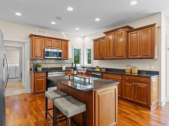 4th image of 2140 Arnold Palmer Dr