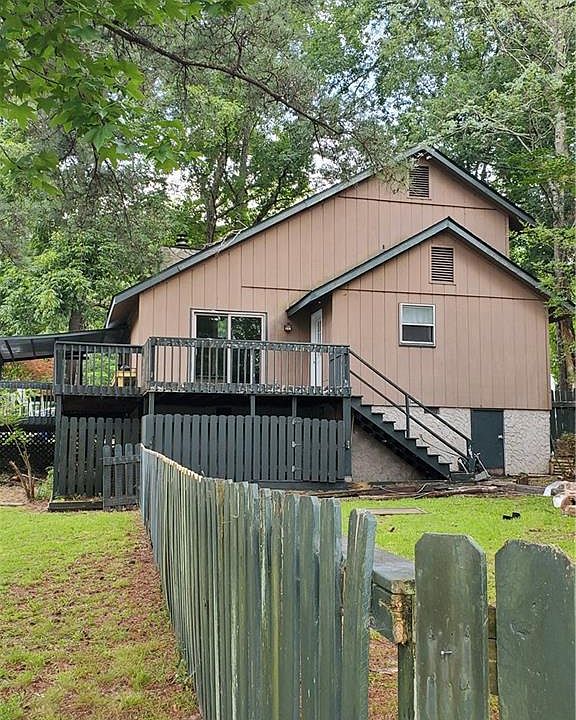 2nd image of 305 Edgeway Loop