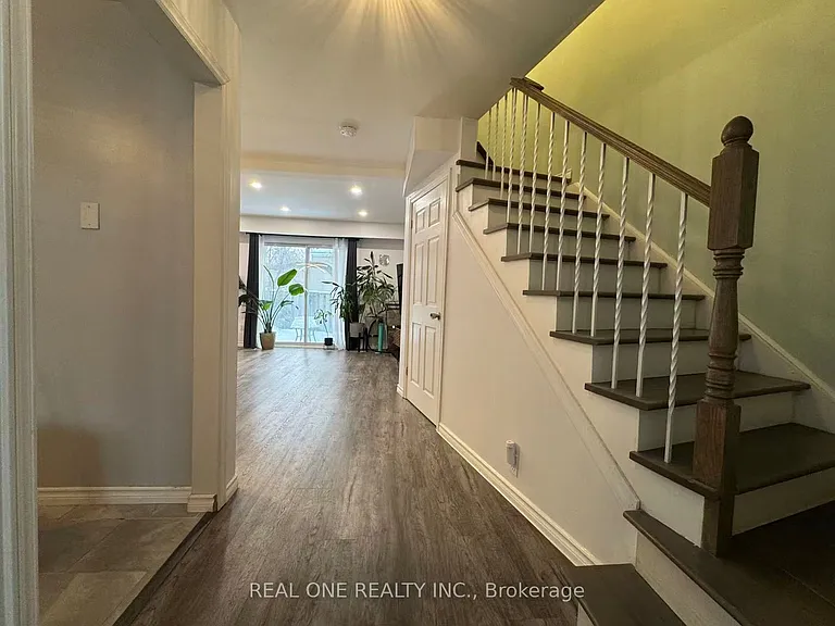 400 Mississauga Valley Blvd #124 — Photo 6