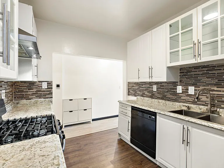 6601 Broadway #D7 — Photo 5