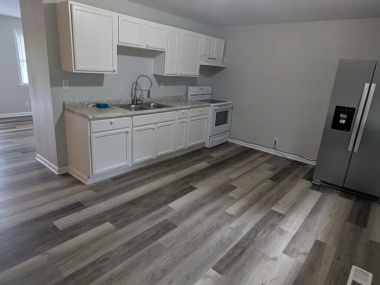 18 Dauphine Pl — Photo 2