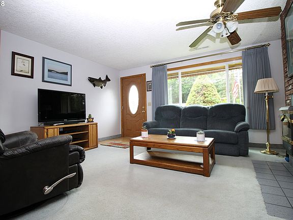 4th image of 707 NE 152nd Ave