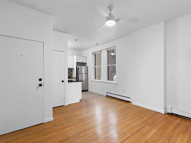 711 Willow Ave #3D — Photo 2