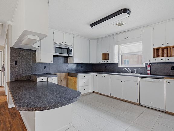 4th image of 1003 Hickman Dr