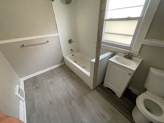 3rd image of 1099 E 111th St #Up
