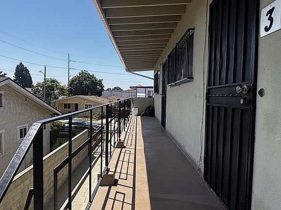 5th image of 309 W Buckthorn St APT 1