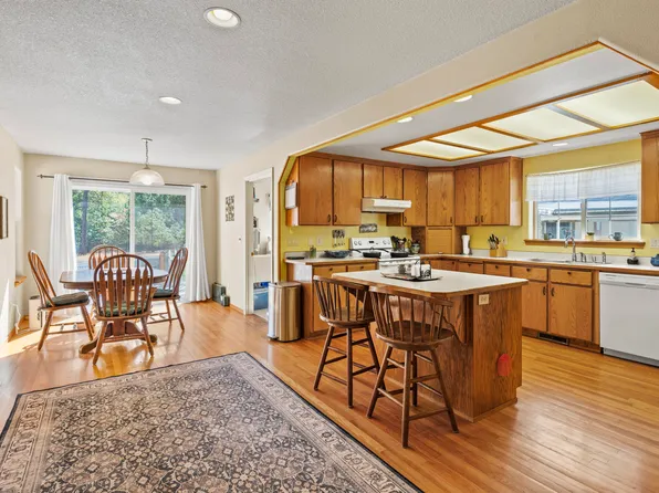6380 W Evans Creek Rd, Rogue River, OR 97537